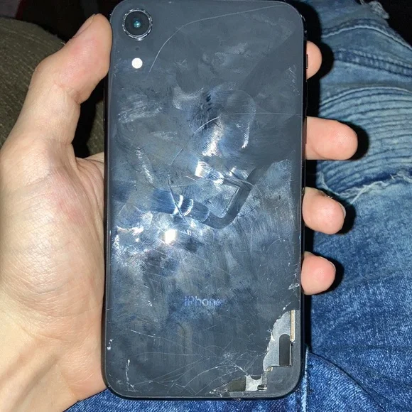 iphone xr t-mobile locked crackes and glass broke in the back works perfectly
